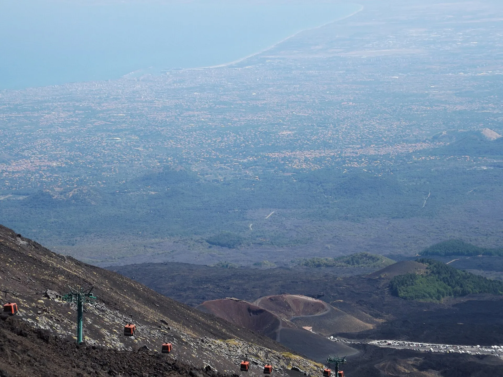 Catania e la costa viste dalle pendici dell'Etna