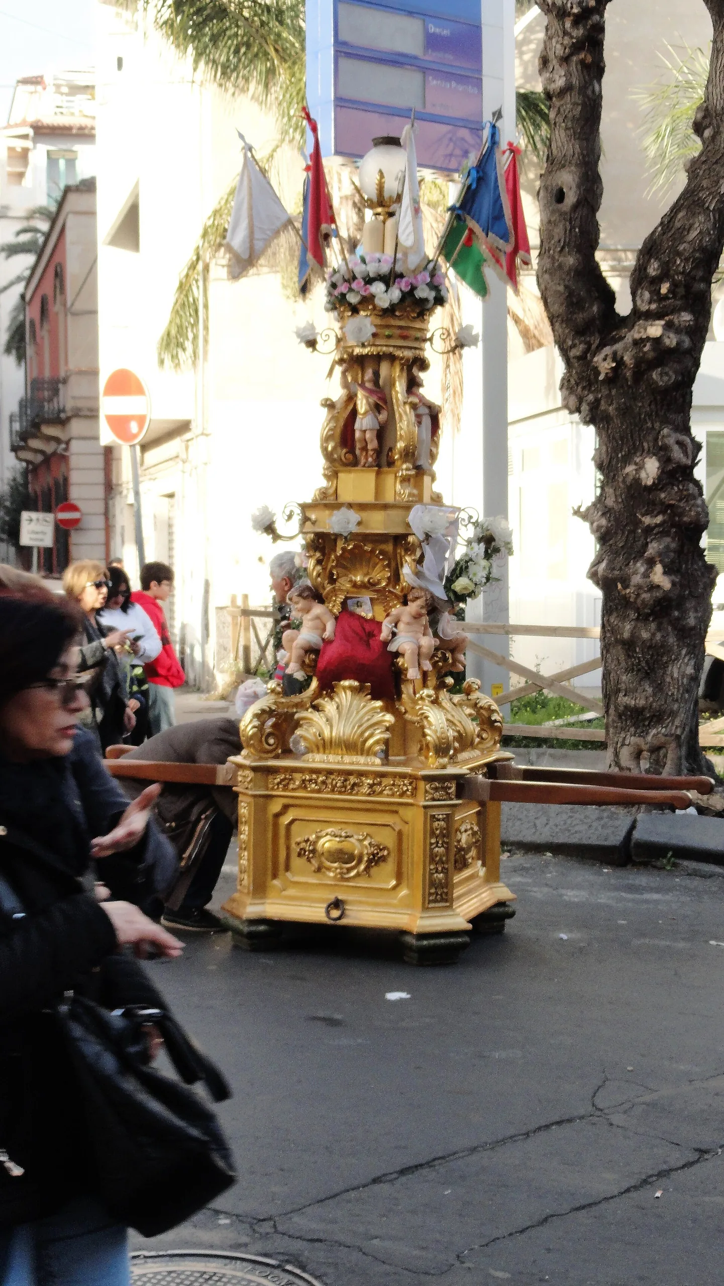 Una candelora durante la festa di Sant'Agata